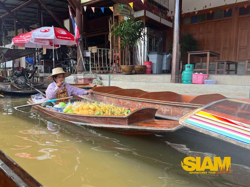 From Bangkok:Damnoen Floating Market and Railway Market Tour - The guide factor: why words matter at these markets