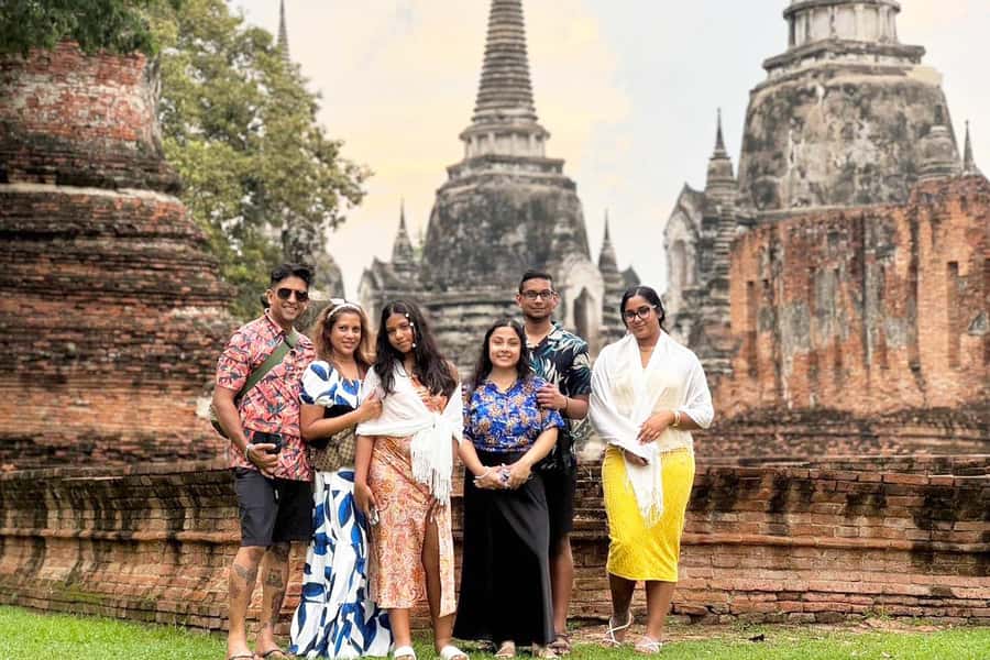 From Bangkok: Floating Market & Ayutthaya Private Day Trip - Long-tail boat ride on the canals toward Damnoensaduak