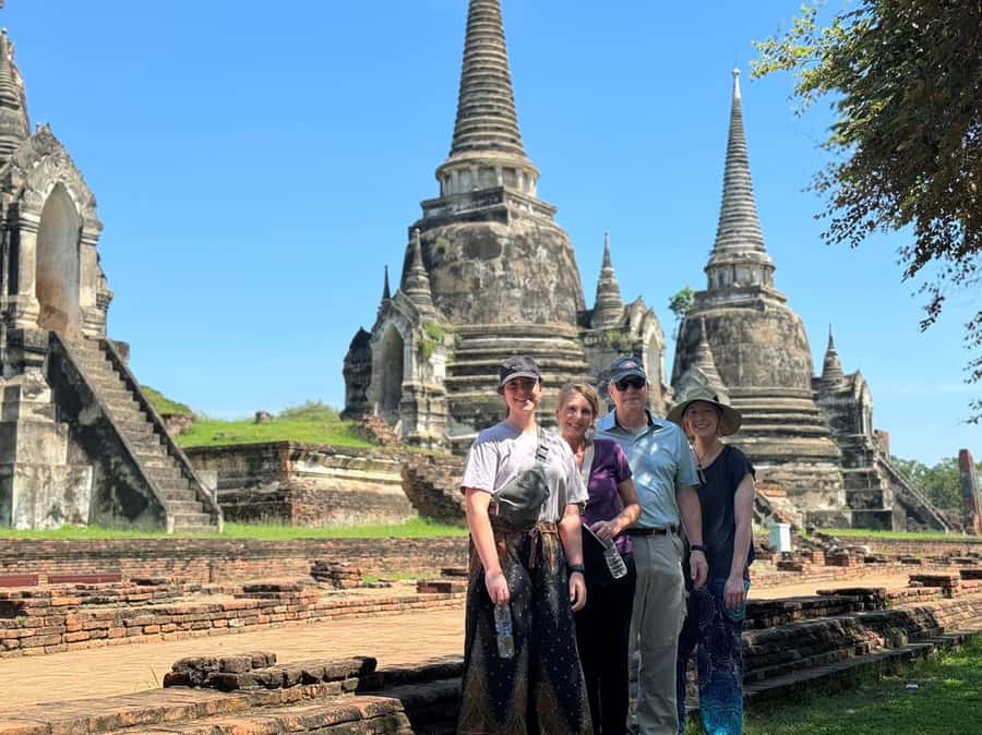 From Bangkok: Floating Market & Ayutthaya Private Day Trip - Hotel pickup and the comfortable drive out of Bangkok