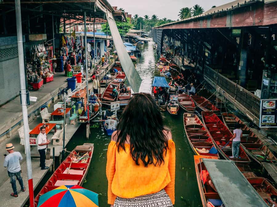 From Bangkok: Maeklong Railway and Floating Market Day Tour - The sugar palm factory stop, sweets you can actually picture