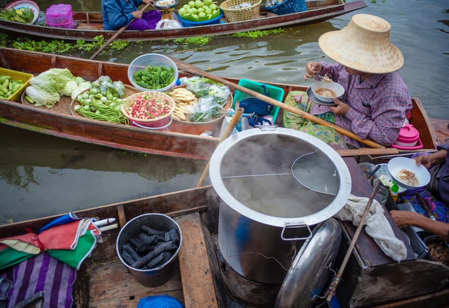 From Bangkok: Maeklong Railway and Floating Market Food Tour - Samut Songkhram photo stop: A short breather on the way out