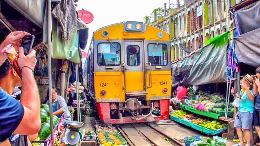 From Bangkok: Markets and Ayutthaya Tour - Ayutthaya Historical Park and its temples you can follow
