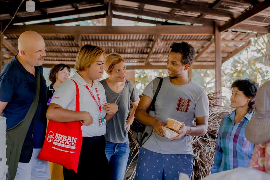 From Bangkok: Private Railway and Floating Market Tour - Damnoen Saduak at market pace: how to snack without overdoing it