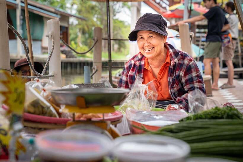 From Bangkok: Railway & Damnoen Saduak Floating Market Tour - Who this tour suits best