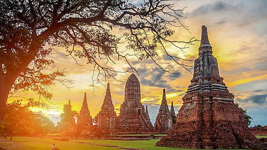 From Bangkok: Tour Ayutthaya + Lunch + Spanish guide - The Bangkok drive to Ayutthaya: timing that works for photos and temples