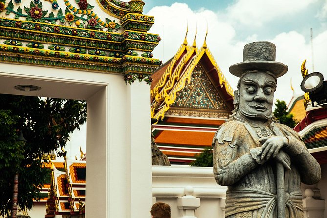 Full Day Bangkok PRIVATE City Tour With Locals - Wat Trimit & Wat Pho tickets - Chinatown stop: more than photos, it is a working food and temple area