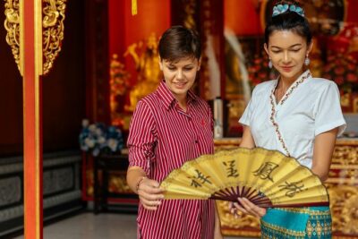 Full Day Bangkok PRIVATE City Tour With Locals – Wat Trimit & Wat Pho tickets