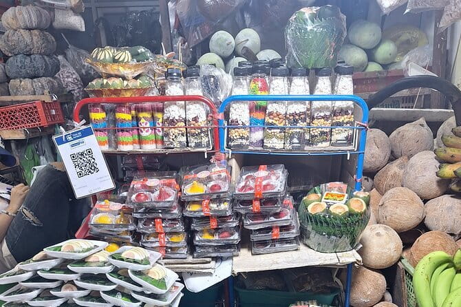 Fun Tuk Tuk Dinner and Massage in Old Town Bangkok - Pak Khlong Flower Talat: religion and color at night