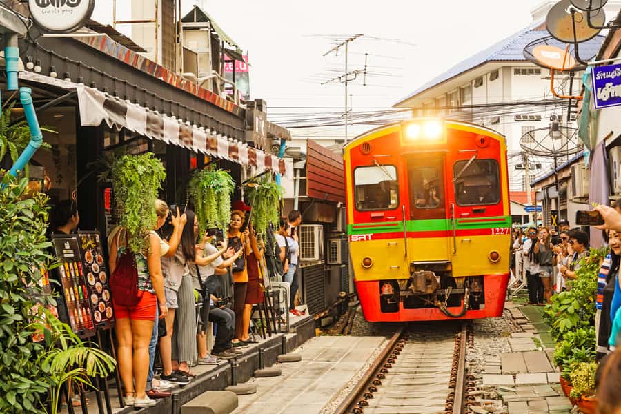 Grand Palace, Damnoen Floating Market & Maeklong Market Tour - Tips to make your day smoother from pickup to temples