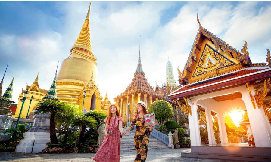 Grand Palace, Damnoen Floating Market & Maeklong Market Tour - Wat Phra Kaew: dressing for a national shrine