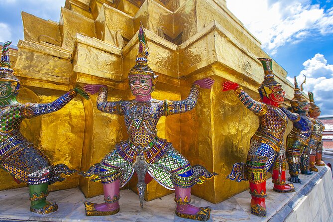 Grand Palace Self-Guided Walking Tour (entry not incl.) - Navigation help: offline map and story-by-story directions