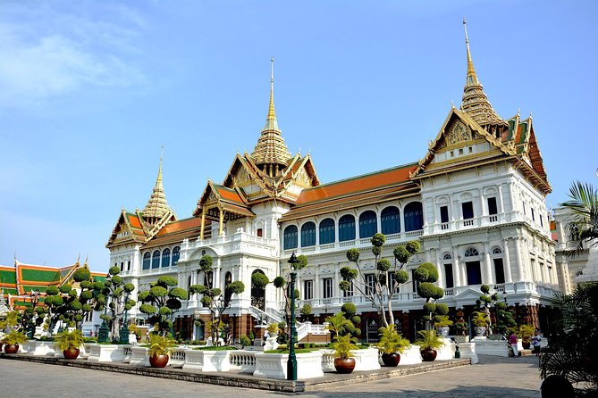 Grand Palace , Thai dance & Fun street walk in Bangkok - Small-group guidance that helps you keep your head on straight