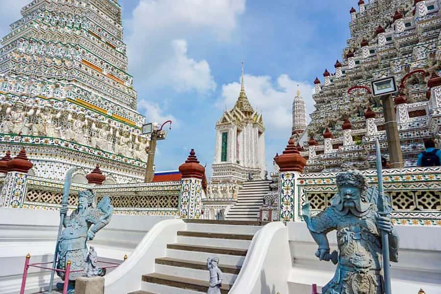 Grand Palace, Wat Pho, and Wat Arun: Guided Tour in Spanish - How the Spanish guide changes the value of the day