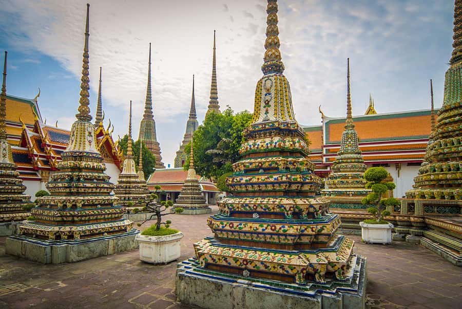 Grand Palace, Wat Pho, and Wat Arun: Guided Tour in Spanish - Meeting point and transport choices that affect your day