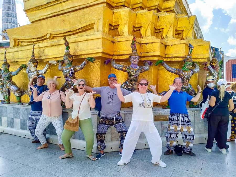 Grand Palace, Wat Pho, and Wat Arun: Guided Tour in Spanish - Getting started at Wat Pho and the Reclining Buddha experience