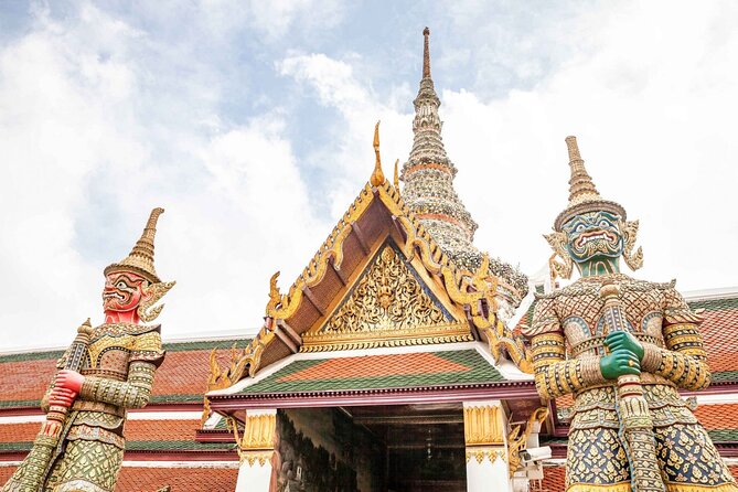 Grand Palace, Wat Phra Kaew, Wat Pho and Wat Arun Walking Tour From Bangkok - Stop 3: Wat Pho Reclining Buddha and Thai Massage Origins