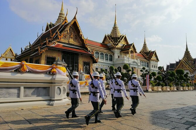 Grand Palace, Wat Phra Kaew, Wat Pho and Wat Arun Walking Tour From Bangkok - Stop 4: Wat Arun Temple of Dawn and 70-Meter River Views