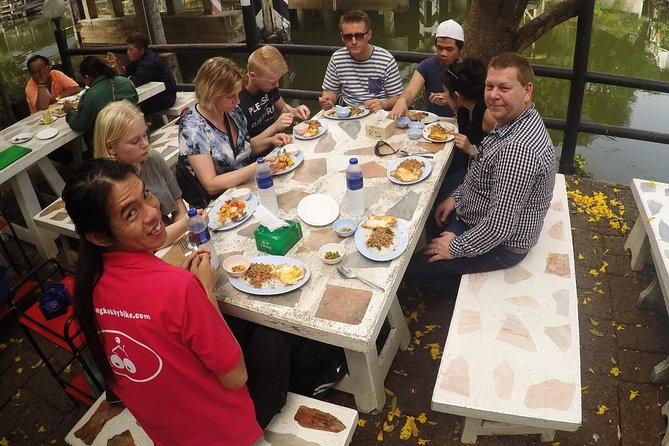 Half-Day Bangkok Bike Tour Including Lunch - Lunch Break in Real Neighborhood Rhythm
