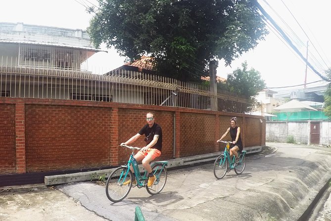 Half-Day Bangkok Bike Tour Including Lunch - Weekend Plans: Taling Chan Floating Market on Saturdays and Sundays