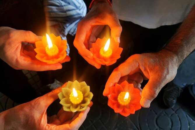Half Day Bangkok Food and Sightseeing Tour - Wat Hua Lumphong: temple calm, with details you can spot