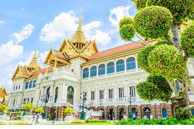 Half Day Private-Grand Palace and Temples of Bangkok Guided Tour - Dress code and footwear rules at the Grand Palace gates