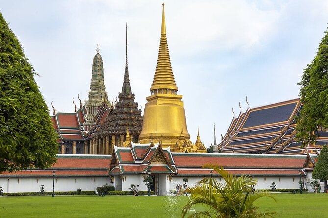 Half-Day Royal Grand Palace and Bangkok Temples Tour - Stop 1 at the Grand Palace: where the dress code can make or break entry