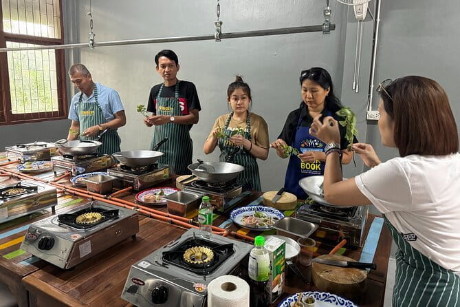 Hands-On Thai Cooking Class Bangkok with Local Chef (Small Group) - Timing, lunch option, and how long you should plan for