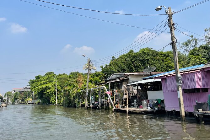 Hidden Bangkok Longtail Boat Tour to Big Buddha&Canal Life 2hrs - Khlong Bang Luang Artist House: a short stop with real atmosphere
