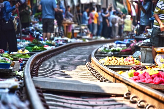 Iconic Markets: Damnoen & Train Market Explore - Hotel pickup and getting out of Bangkok without the hassle