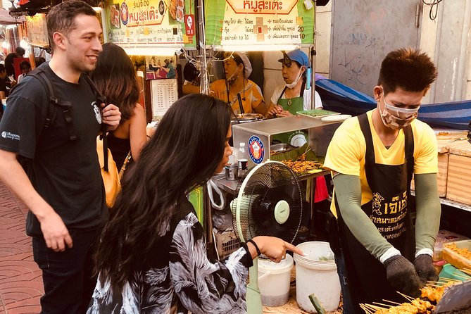 Incredible Bangkok Food Tour - Why the evening food scene on Yaowarat Road is worth your time