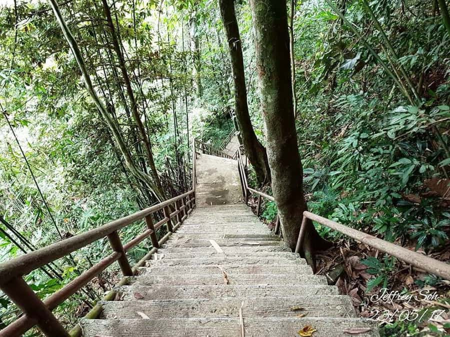 Khao Yai National Park: Waterfalls - Heaw narok & Heaw Suwat - Haew Suwat: shaded resting spots and the no-swimming rule