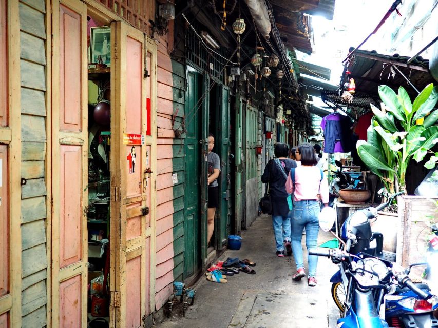 Local Life, Culture & Food Walking Tour at Chinatown - Old shophouse architecture: why those storefronts matter