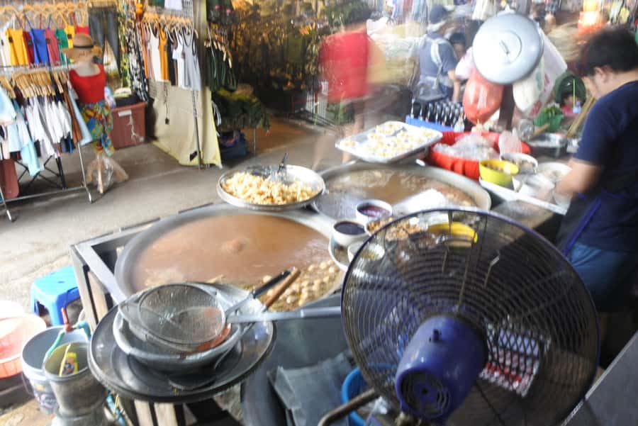 Local Weekend Markets: Khlong Lat Mayom & Chatuchak Tour - Who this tour fits best (and who should think twice)