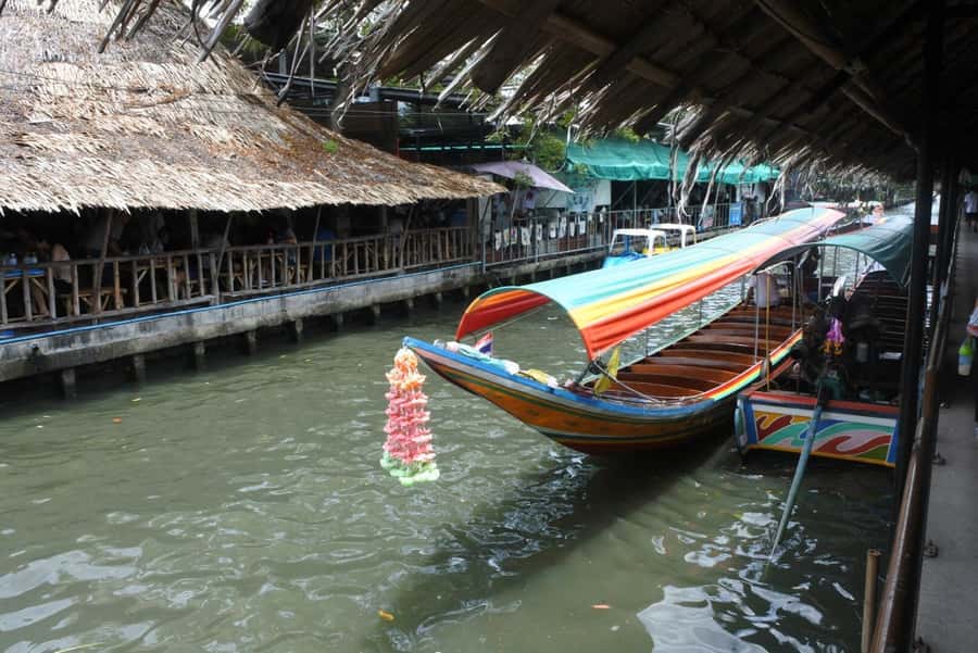 Local Weekend Markets: Khlong Lat Mayom & Chatuchak Tour - Or Tor Kor: premium produce, curry pastes, and a real shopping mindset