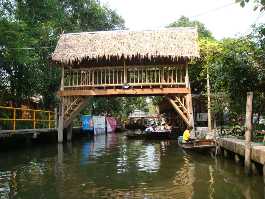 Longtail Boat Canal Tour to Bangkok Floating Market - Getting to Wutthakat and finding the boat day meeting point