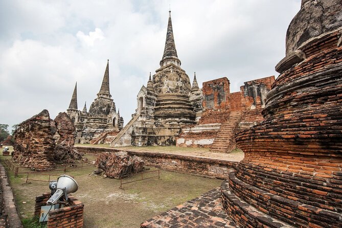 Lopburi Monkey Temple & Ayutthaya Old City Tour From Bangkok - Wat Phra Sri Sanphet: royal ashes and restored chedis