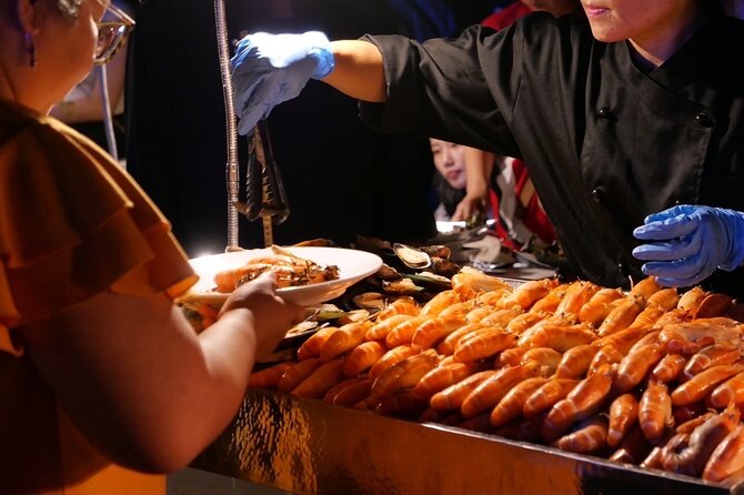 Luxury Dinner Cruise with Guide and Transfer (Opt. Executive Van) - The route: landmarks and temples you pass along the Chao Phraya
