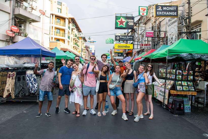 Mad Monkey Bangkok City Session - Walking Tour - Democracy Monument: the fast orientation stop