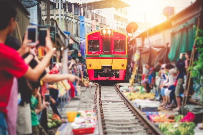 Maeklong Railway and Damnoen Saduak Floating Market Tour - Damnoen Saduak Floating Market: boats, canals, and a temple side stop