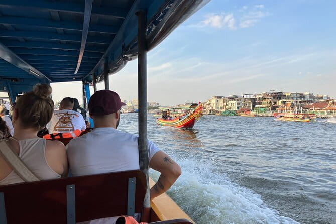 Maeklong Railway and Damnoen Saduak Floating Market Tour - Jodd Fairs in Bangkok: the night market finish that makes the day worth it