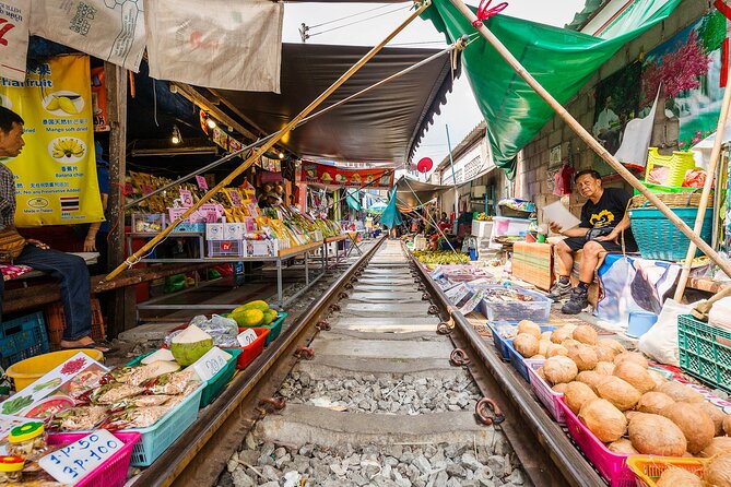 Maeklong Railway & Damnoen Saduak Floating Market Tour – Full Day - Damnoen Saduak Floating Market by Longtail Boat: Why the Arrival Matters