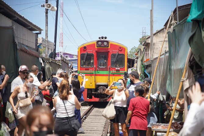 Maeklong Railway Market and Floating Market - Meeting points and timing: how to set yourself up for the best views