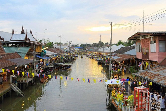 Maeklong Railway Market and Floating Market Tour from Bangkok - Maeklong Railway Market, Hoop Rom Market, and the train choreography