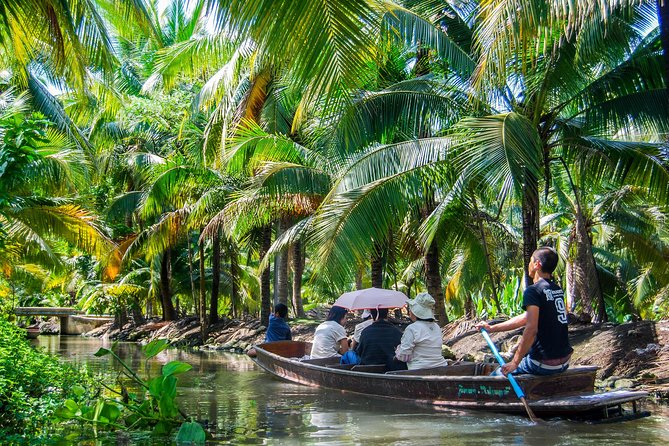 Maeklong Railway Market, Tha Kha Floating Market And The Hidden Gems - Don Wai Riverside Market: Snack Shopping with Chinese and Thai Flavors