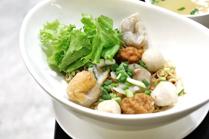 Michelin Guide Street Eats by Tuk Tuk: Bangkok Night Tour - Jay Fai: The Michelin Star You Walk Past
