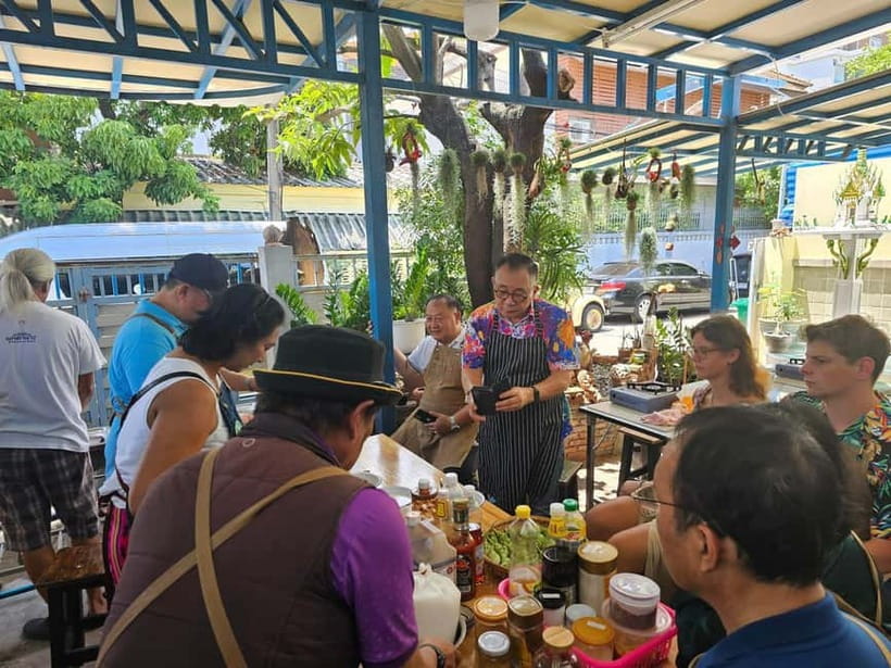 Mini Group: Uncle and Aunty Cooking House Afternoon Class - MRT Huai Khwang and the Ganesha Shrine warm-up