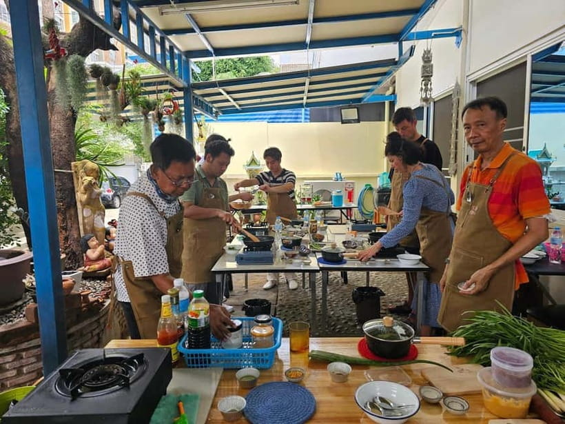 Mini Group: Uncle and Aunty Cooking House Afternoon Class - The curry paste and coconut milk step that makes everything taste right
