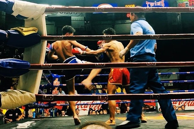Muay Thai Boxing Show with Ringside Seats at Rajadamnern Stadium - VIP Lounge and Presidential Box: when comfort beats chaos (and what comes with it)