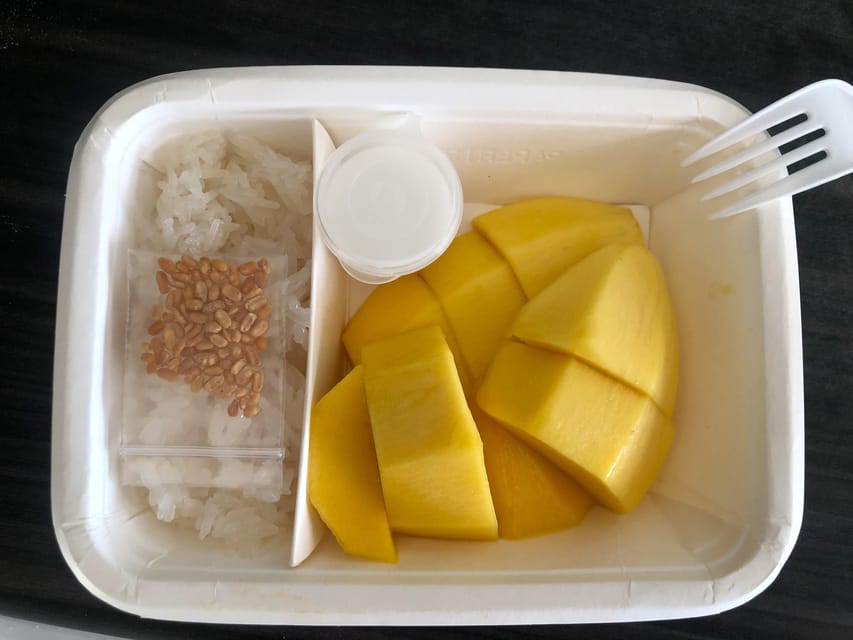 No Diet Club - Local food tour in Bangkok with many tastings - How the guide changes the experience: Laura, Estelle, and the comedy factor