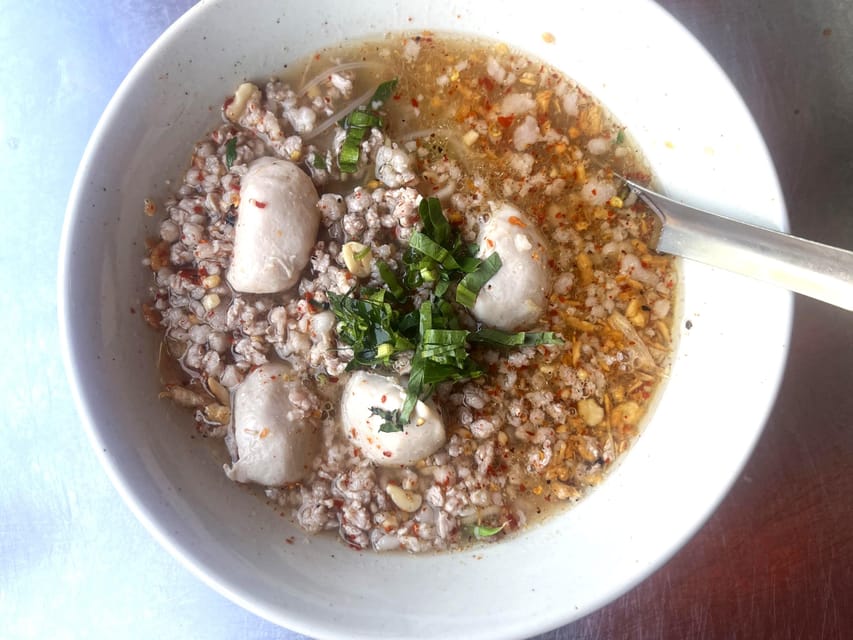 No Diet Club - Local food tour in Bangkok with many tastings - What makes this tour feel social: small group, new foodie friends